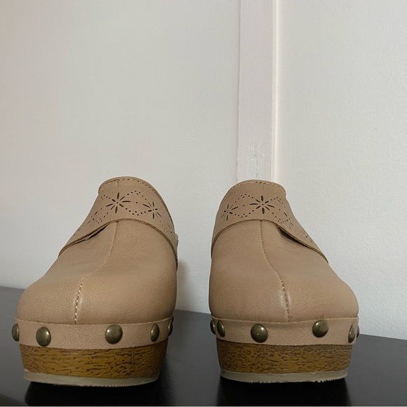 Arizona Jeans Women's Tan Clogs with Studded Detail - Picture 3 of 5